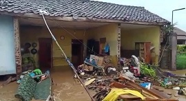 Luapan Sungai Cisunggalah Banjiri Permukiman Warga di Kabupaten Bandung