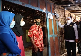 Tingkatkan Rasio Elektrifikasi, Gubernur Khofifah  Salurkan Bantuan Listrik Gratis Untuk 3100 RTM se-Jatim