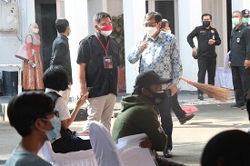 Vaksinasi Covid-19 Bagi Umum Hari Pertama