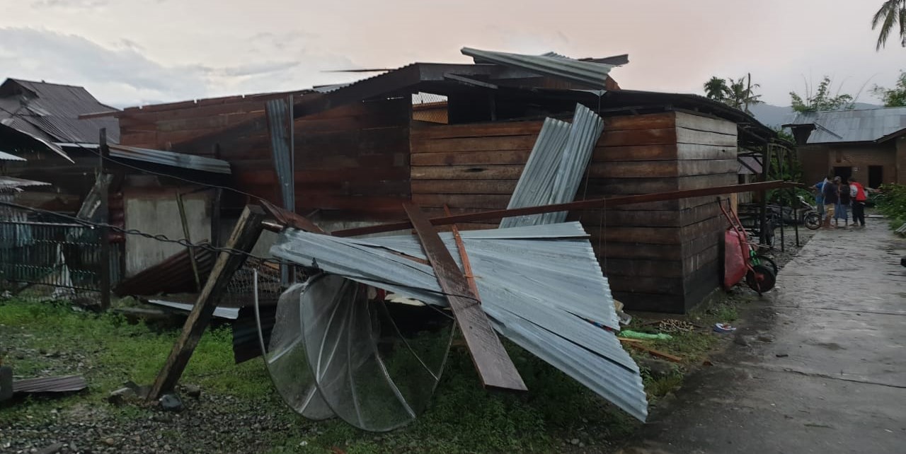 DI ACEH TENGGARA PULUHAN RUMAH LULUH LANTAK DITERJANG BADAI 
