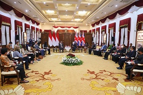 Berhasil Atasi Pandemi Covid-19, Dubes Inggris untuk Indonesia dan Timor Leste Puji Kepemimpinan Khofifah