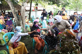 TP PKK Salurkan Bantuan Makanan Bergizi bagi Masyarakat di NTB 