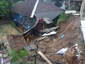 Delapan Siswa Alami Luka Akibat Cuaca Ekstrim yang Melanda Delapan Kecamatan di Lebak Banten