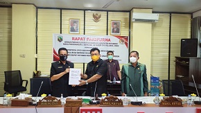 Rapat Paripurna DPRD, Sekda Kotabaru Sampaikan Dua Buah Raperda