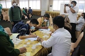 Kemendagri Gelar Tes Urin Tegakkan P4GN dan PN di Lingkungan Kerja