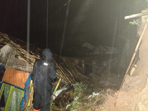 Selamat dari Tanah Longsor, Dua Warga Kabupaten Bandung Dirujuk ke RS Soreang