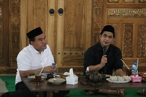 Tinjau Desa Wisata, Wakil Gubernur Jawa Tengah Naik Perahu Naga di Waduk Tempuran Blora