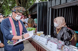 Usaha Jamu Ibu Nurmin Meningkat Berkali Lipat, Sandiaga Uno: Bukti Nyata Pengembangan Desa Wisata
