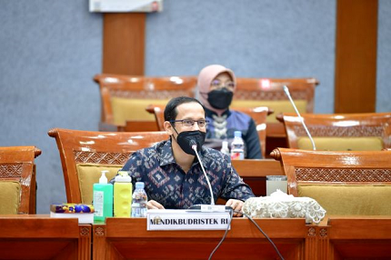  Mendikbudristek Paparkan Capaian Program Prioritas Kemendikbudristek di DPR RI