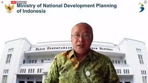 IMPLEMENTASI EKONOMI HIJAU MELALUI PEMBANGUNAN RENDAH KARBON