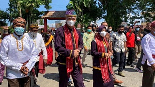 Ganjar jadi Kesatria Suku Tobelo Melalui Upacara You Yaihoro