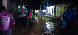 Sungai Cipalebuh Meluap Sebabkan 31 Rumah Warga Garut Terendam