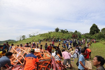 Warga Desa Terisolir Ucapkan Terima Kasih Saat Bantuan Tiba