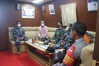1159 Warga Sikakap Telah Divaksin. Bupati Mentawai Ucapkan Terima Kasih Kepada Jajaran TNI Angkatan Laut