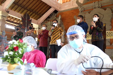 Laksanakan Kunker Ke Bali, Mendagri Pantau Program Vaksinasi 