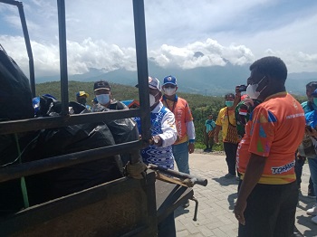 DKLH Papua dan DLH Kabupaten Jayapura Gerebek Sampah di Beberapa Venue PON Dalam Rangka Peringati Wolrd Cleanup Day dan Sambut PON XX Papua 2021