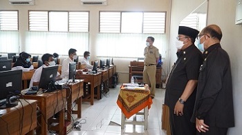 Monitoring Test Ujian Kompetensi PPPK Guru, Wali Kota Blitar Pastikan Ujian Berjalan Sesuai Prokes Covid-19.