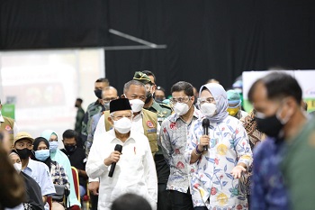 Tinjau Sentra Vaksinasi, Ketua Satgas: Vaksinasi Harus Sejalan dengan Pelaksanaan Protokol Kesehatan