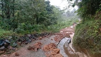 Tanah Longsor Mengakibatkan Sebanyak 15 Rumah Warga Tasikmalaya Rusak Ringan Hingga Sedang