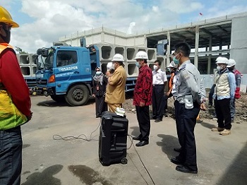 Wali Kota Blitar Bersama Anggota DPR RI Monitoring Proyek Padat Karya di Terminal Patria