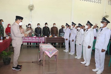 Bupati Kepulauan Mentawai Lantik 7 Kepala Desa Baru di Sikakap