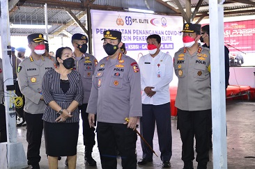 Kapolri  Listyo Sigit Prabowo Tinjau  Pelaksanaan Vaksinasi Covid-19 di PT. Elite Cikupa Kabupaten Tangerang