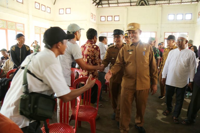 TEMU WICARA PENJABAT BUPATI INHIL DENGAN PETANI KECAMATAN RETEH