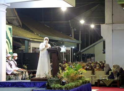 Gubernur Khofifah Sebut Lulusan Pesantren Miliki Skill Complex Problem Solving Yang Dibutuhkan Industri Masa Depan