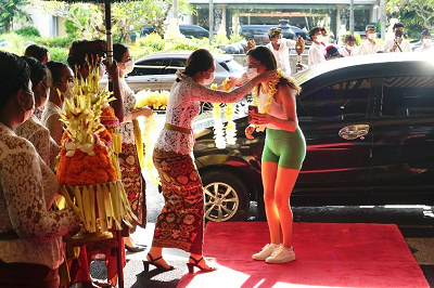 Kemenparekraf Apresiasi Penerbangan Perdana Jetstar Australia ke Bali bawa Rombongan Media dan Tour Operators