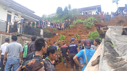 Tanah Longsor Telan Tiga Korban di Sukabumi