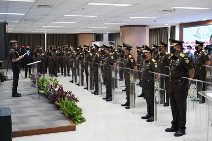 JAKSA AGUNG ST BURHANUDDIN:  MEMBANGUN KEJAKSAAN MODERN  DENGAN MEMPERHATIKAN KEARIFAN LOKAL