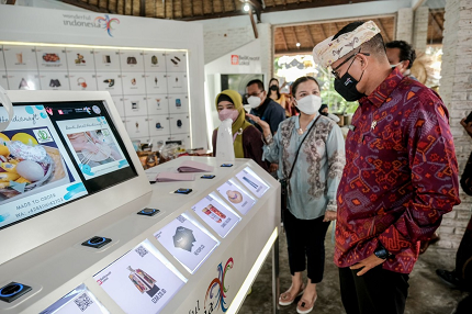 Produk Ekraf di Instalasi Planogram Kemenparekraf Banyak Diminati Wisatawan