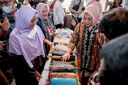 Menparekraf: Beli Kreatif Lokal Sumsel Momentum Peningkatan Omzet Pelaku Ekraf  Dalam upaya membangkitkan ekonomi dan membuka lapangan kerja di Sumsel