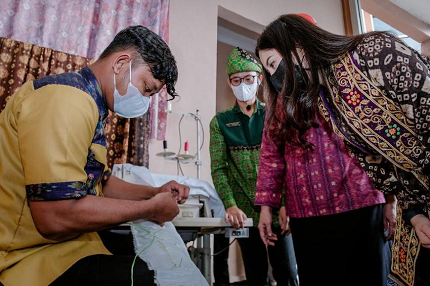 Wamenparekraf Siap Dukung Pengembangan Kerajinan Karya Pelaku UMKM di Palembang