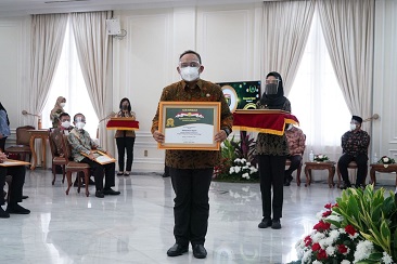 Kab. Ngawi Raih Penghargaan Abdi Bakti Tani Tahun 2021 dari Kementan RI