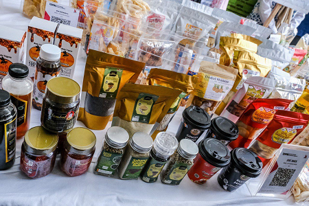 Dorong UMKM Makin Produktif Bangkitkan Ekonomi, Menparekraf Tinjau Pabrik Intekno di Belitung