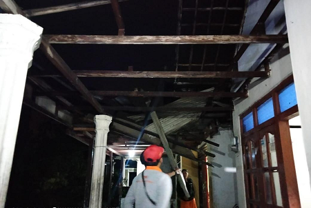 Sebanyak 17 Rumah Warga Mojokerto Rusak Diterjang Angin Kencang