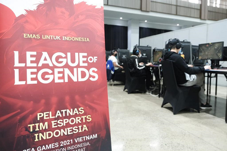 Menparekraf Tinjau Pemusatan Pelatihan Nasional Pengurus Besar E-Sports Indonesia