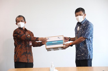 Dukung Penanganan Covid-19, Kemendagri Terima Satu Juta Masker dari Kementerian BUMN