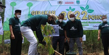 Puncak Hari Pers Nasional, Bupati Irsyad Yusuf Dan PWI Pasuruan Tanam 2022 Bibit Buah Di Lereng Bromo