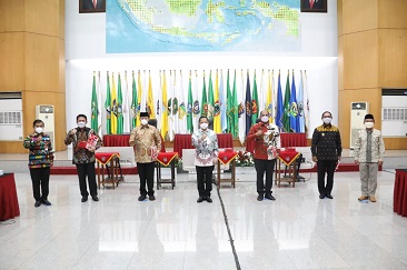 Ingatkan Bonus Demografi, Mendagri Imbau Pemerintah Daerah Permudah Izin Berusaha