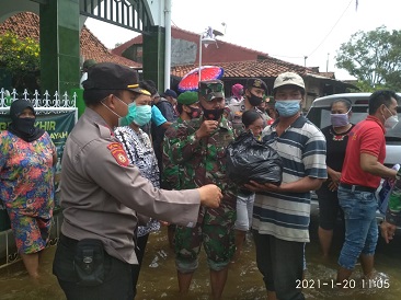 Berangsur Surut, Pengungsi Kembali Pulang Pascabanjir di Kota Pekalongan
