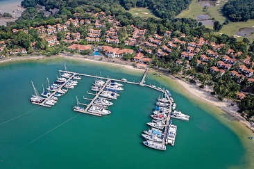 Menparekraf Tinjau Pelaksanaan Vaksinasi Perdana Pelaku Parekraf di Batam