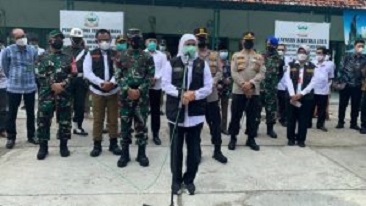 Gubernur Khofifah Bersama Forkopimda Jawa Timur Pantau Pelaksanaan Vaksinasi Di Kabupaten Sampang