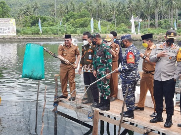 Bupati Kotabaru Instruksikan Kadis Perikanan Bantu Permodalan Pengelola Tambak