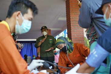 Sambang Desa Kawu, Bupati Ngawi Minta Masyarakat Bersama Pemerintah Tekan Penyebaran Covid-19 