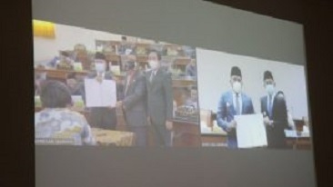 PPKM Darurat, Bupati Dan Wabup Sampang Hadiri Rapat Paripurna Secara Virtual