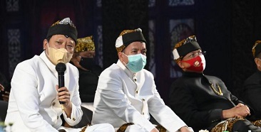 Digelar Virtual, Bupati Irsyad Yusuf Hadiri Kenduren Mas Dengan Kenakan Pakaian Khas Tengger