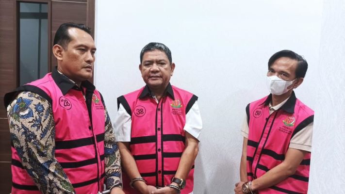 NGAKU – NGAKU BISA MENYELESAIKAN KASUS, BURON KORUPSI DANA BOK KABUPATEN KAUR BENGKULU DITANGKAP