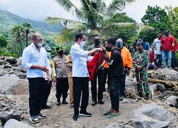 Kunjungi Lembata, Presiden Jokowi Pastikan Kebutuhan para Pengungsi Tercukupi
